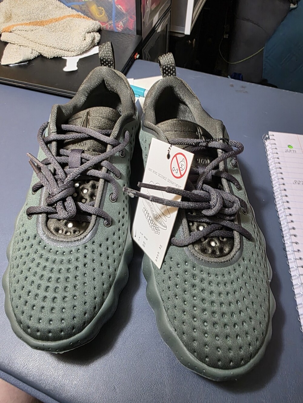 Nike Mind 002  Camo Green, Size 8.5m Sneakers in Olive Green and Black New